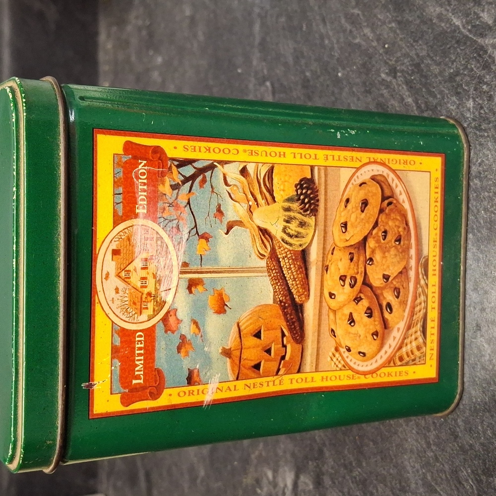 NESTLE  Limited Edition Green Cookie Tin